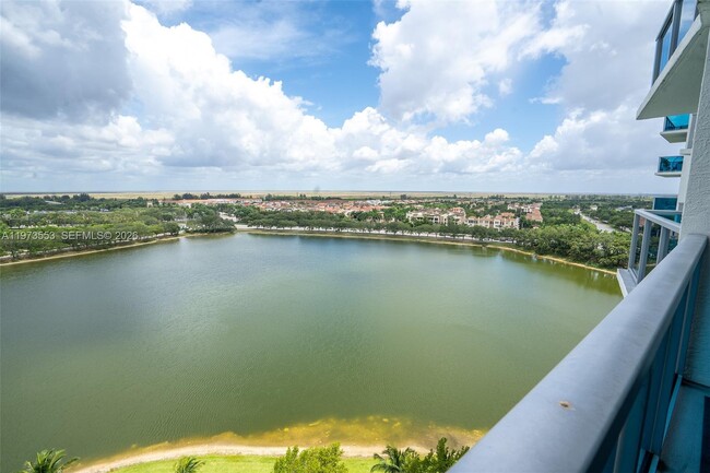 Building Photo - 2641 N Flamingo Rd