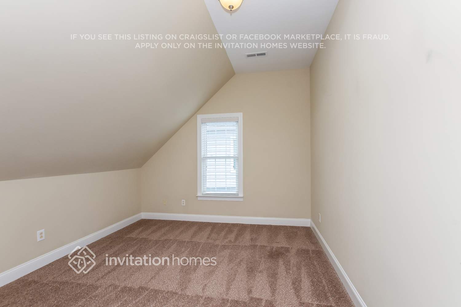 Building Photo - 9014 Sandpiper Dr