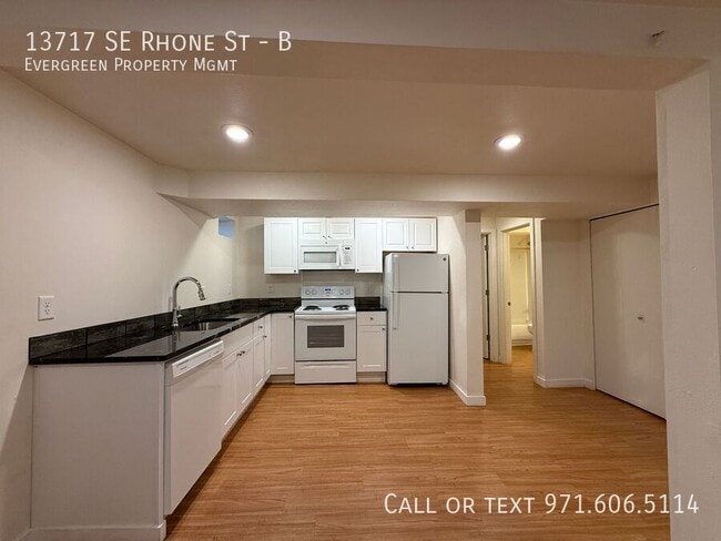 Building Photo - 13717 SE Rhone St