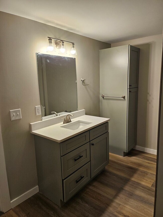 Building Photo - New 2 bed apartment