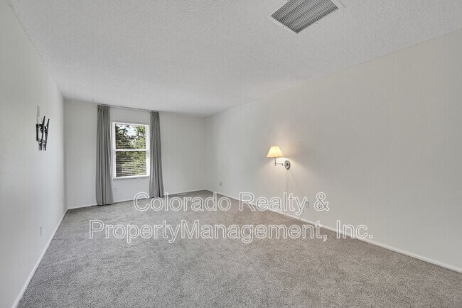 Building Photo - 2430 S Eagle Way