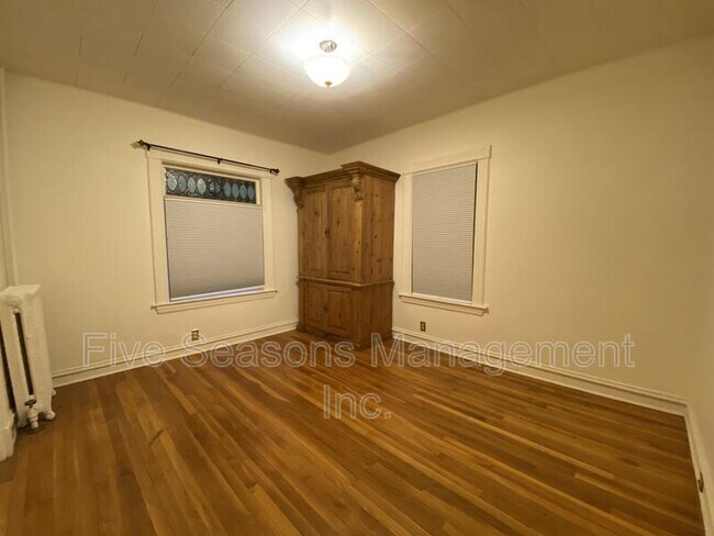 Building Photo - 119 N Winooski Ave