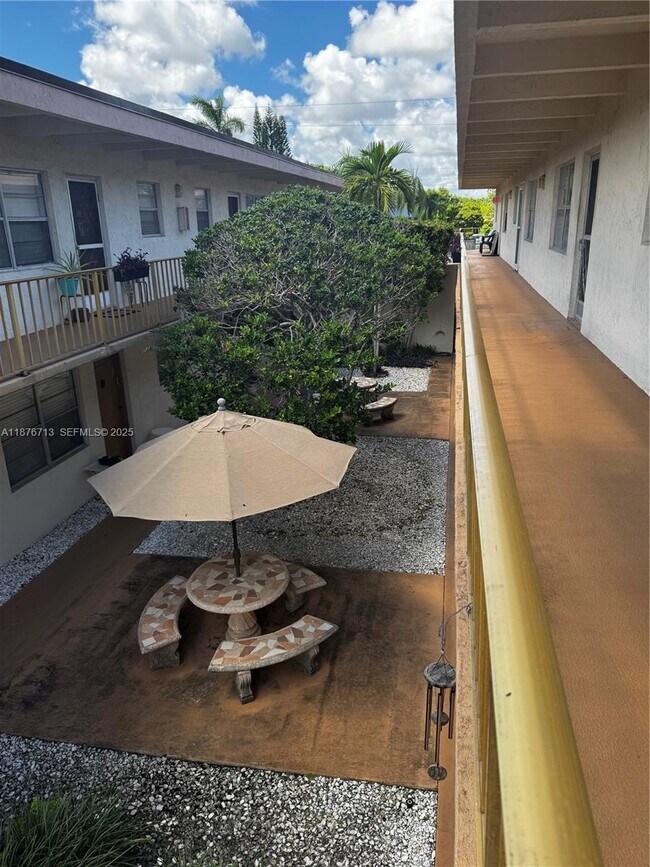 Building Photo - 2515 Polk St