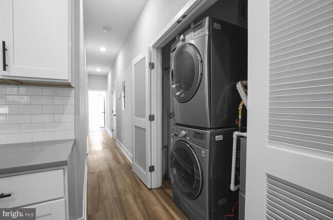 Building Photo - 910 N 17th St