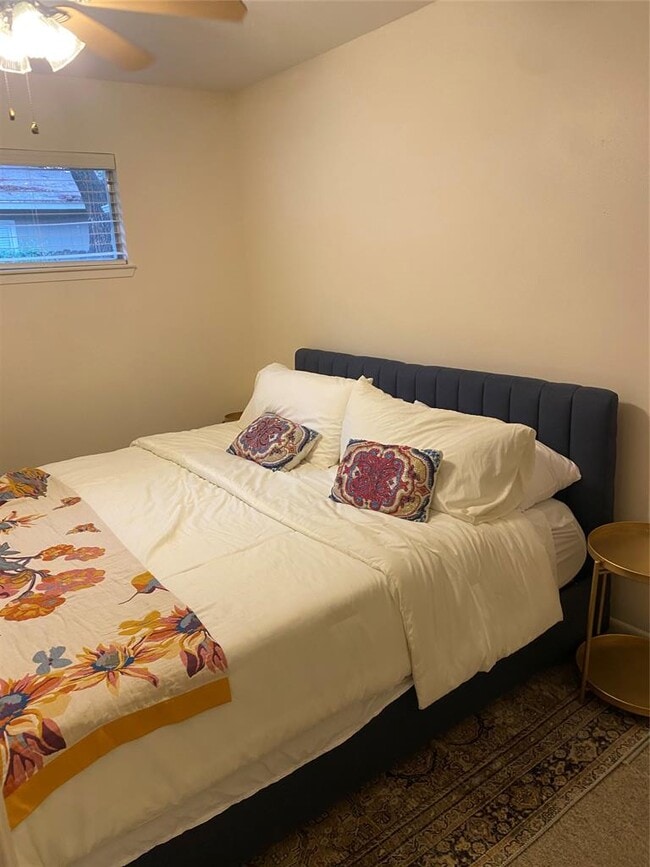 Building Photo - 2414 S 5th St