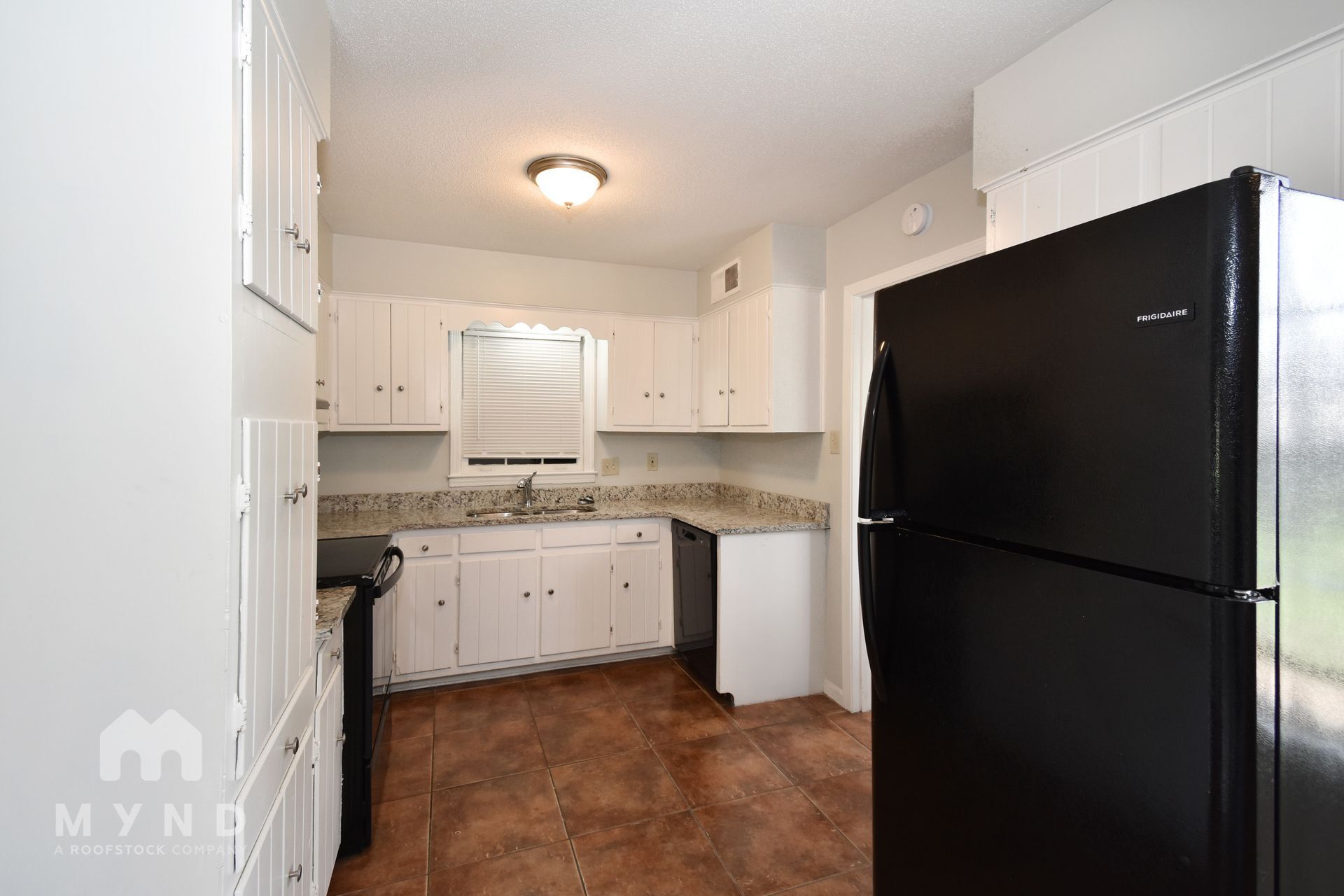 Building Photo - 3369 Foxwood Dr