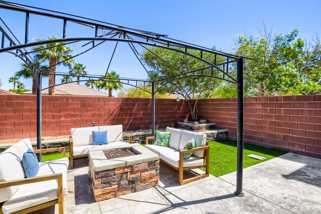 Building Photo - Rare 5 Bdrm home in the Ladera community of Summerlin!