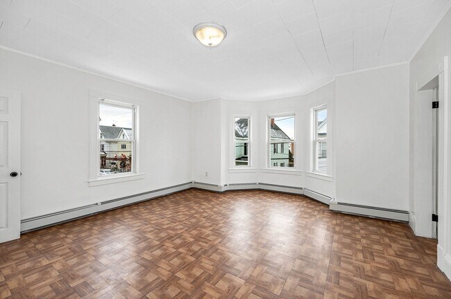 Building Photo - 220 Concord St