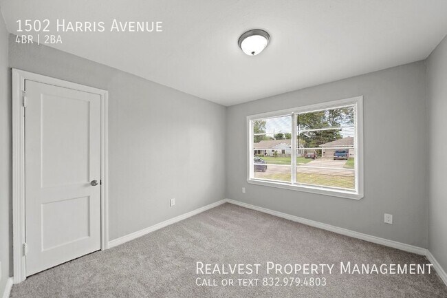 Building Photo - Freshly Remodeled 4-Bedroom, 2-Bathroom Ho...