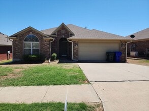 Building Photo - 2416 Arbor Dr