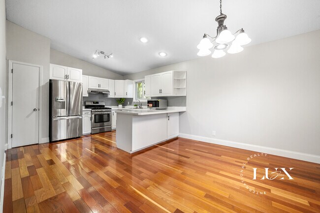 Building Photo - 3160 Walnut Grove Ln N