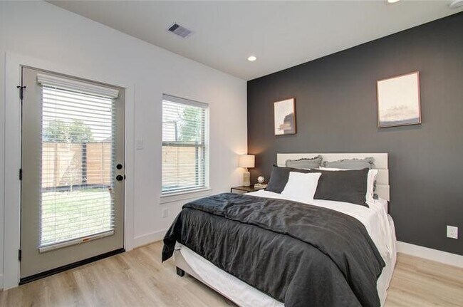 Building Photo - 2309 Eagle St