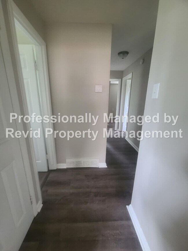 Building Photo - 196 Ivan Rd