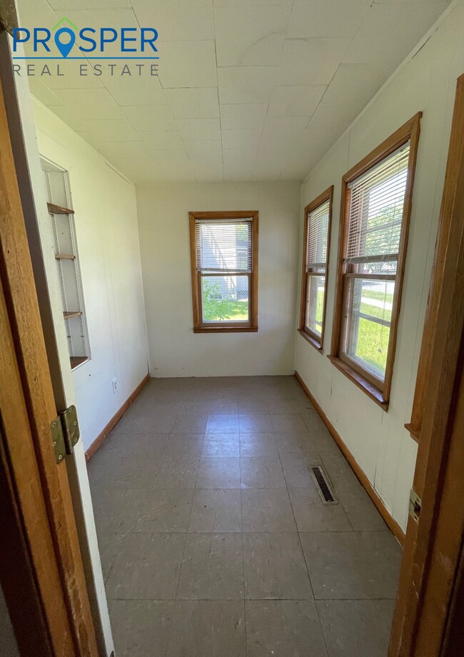 Building Photo - 709 Niagara St