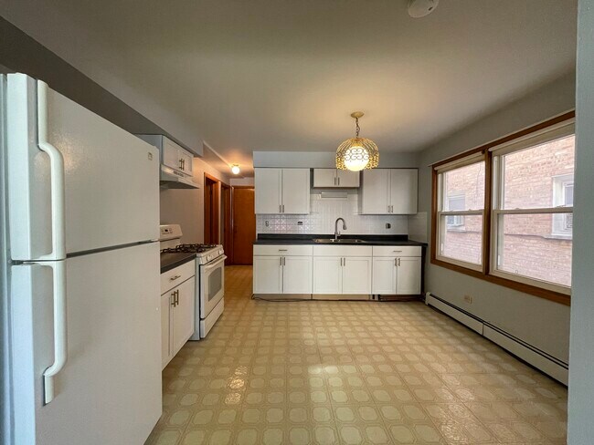 Building Photo - 8645 W Summerdale Ave