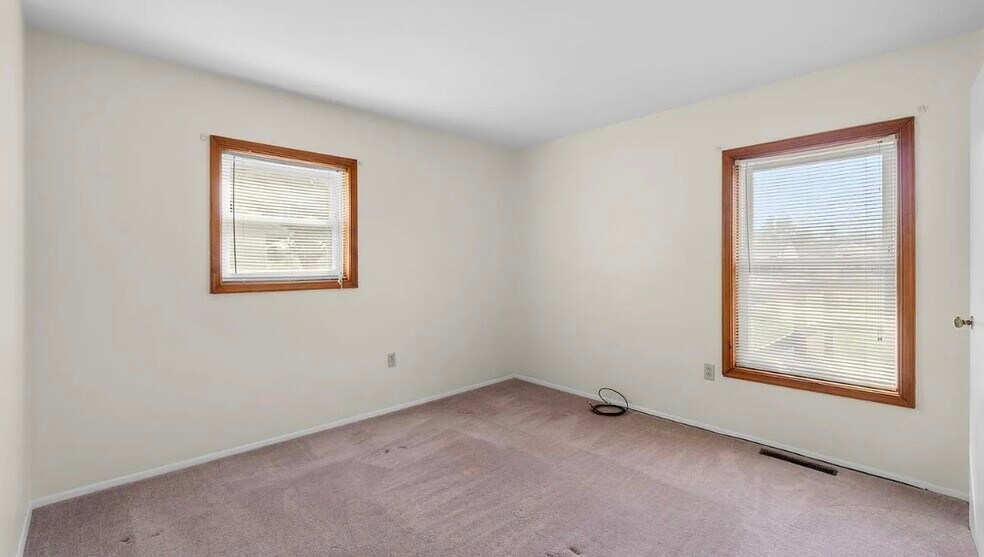 Bedroom Rear Corner - 3818 Oakleigh Dr