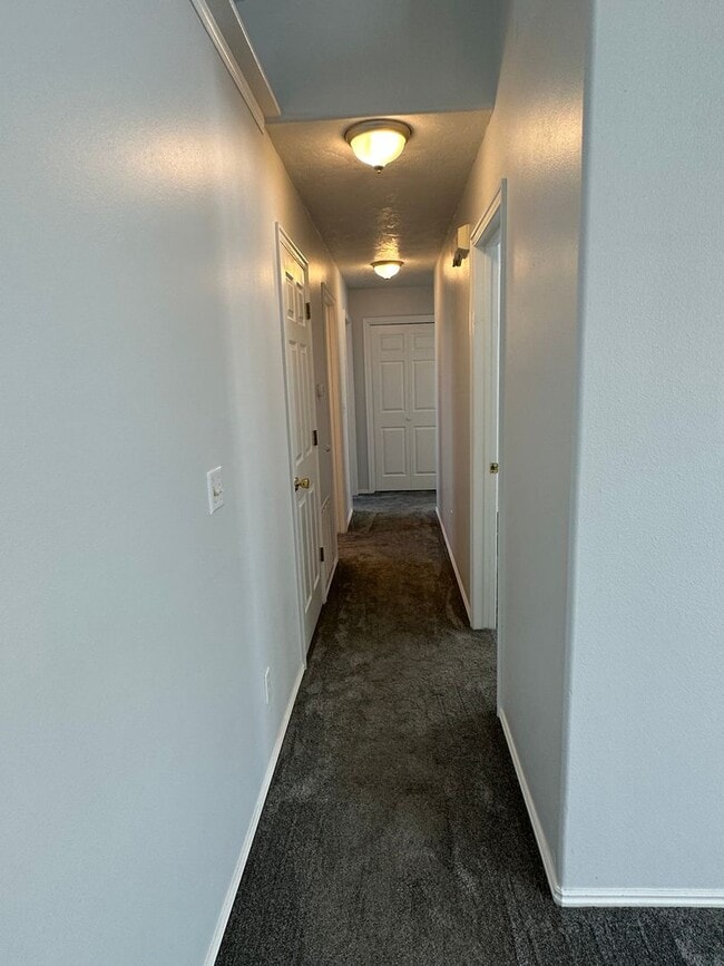 Building Photo - THIS IS A LEASE TAKEOVER, PLEASE CONTACT THE CURRENT TENANT, TANNER @ 801-688-4161 - Cute 3 Bed 1...