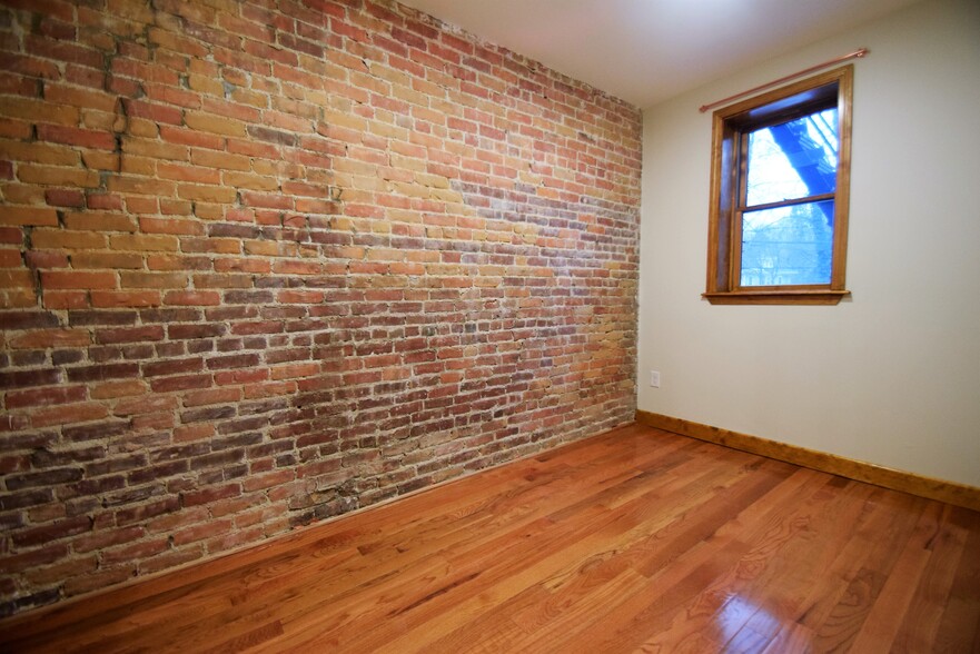 Building Photo - 1736 Beacon St