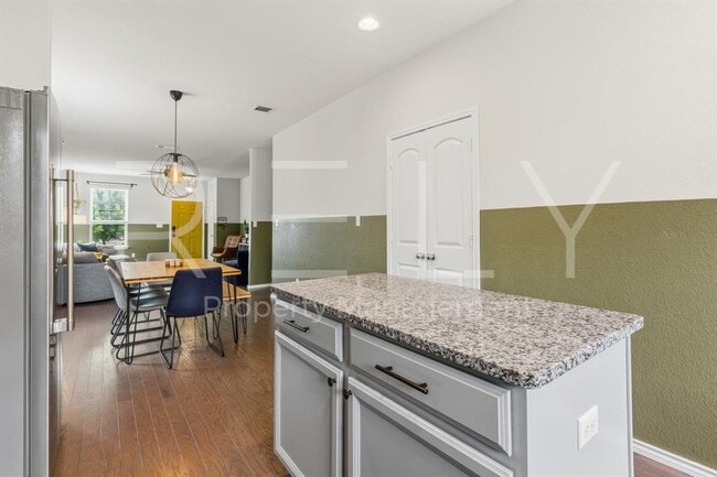 Building Photo - 1600 Cliffbrake Wy