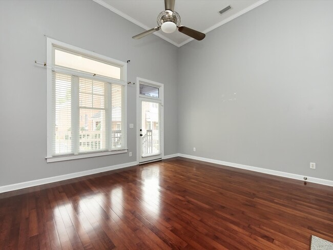 Building Photo - 4936 S Hill View Dr