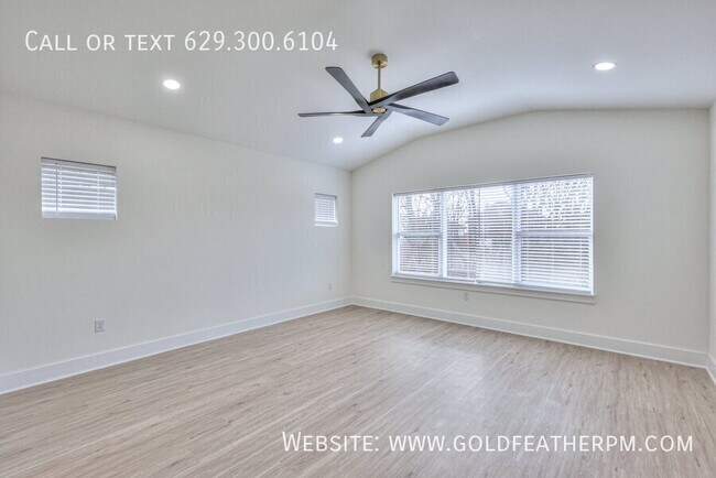 Building Photo - 402B E Trinity Ln-