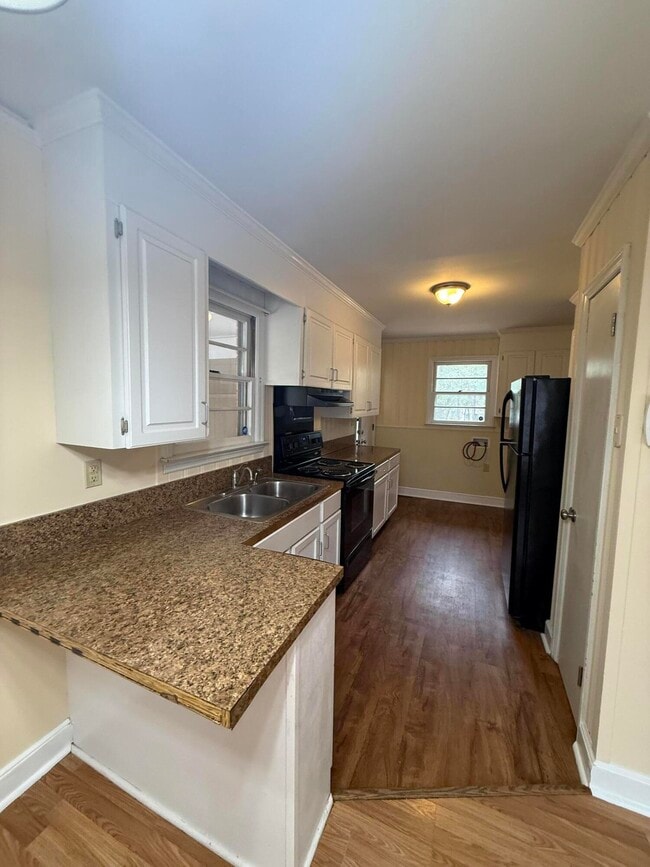 Building Photo - 119 Woodside Rd