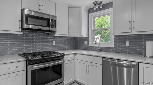 Building Photo - 25 Villa Park