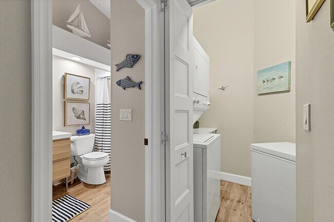 Building Photo - 513 Woodstork Cir