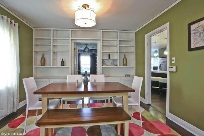 Building Photo - 908 E Hampton Rd