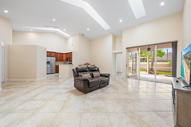 Building Photo - 1802 Rosewood Way