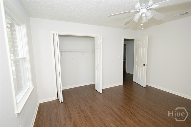 Building Photo - 147 VFW Dr