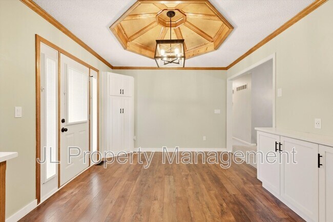 Building Photo - 125 SE Topaz Dr