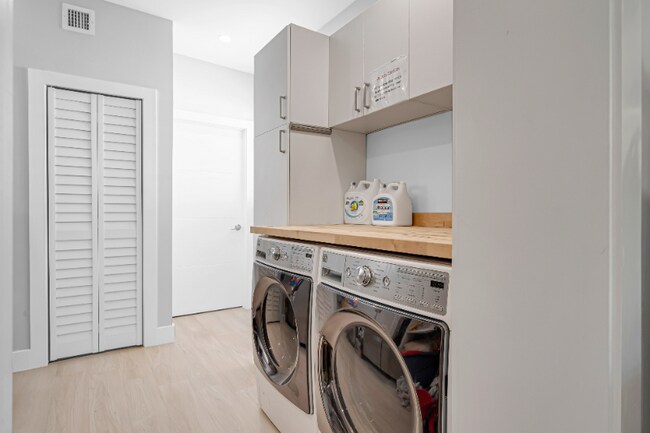 Building Photo - 1941 SW 18th Ave