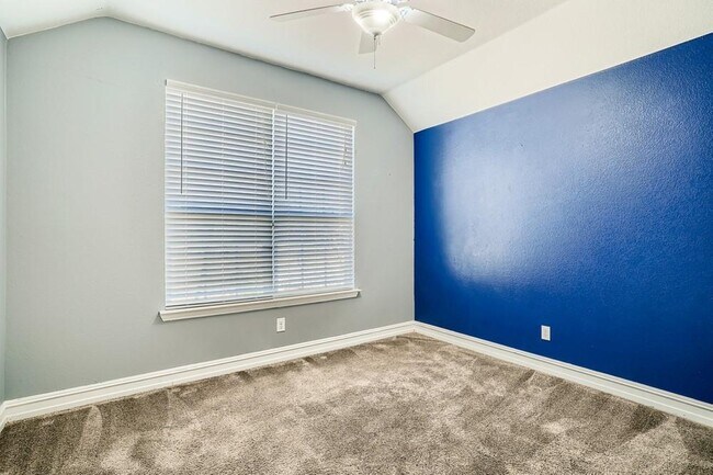Building Photo - 3404 Glendale Ln