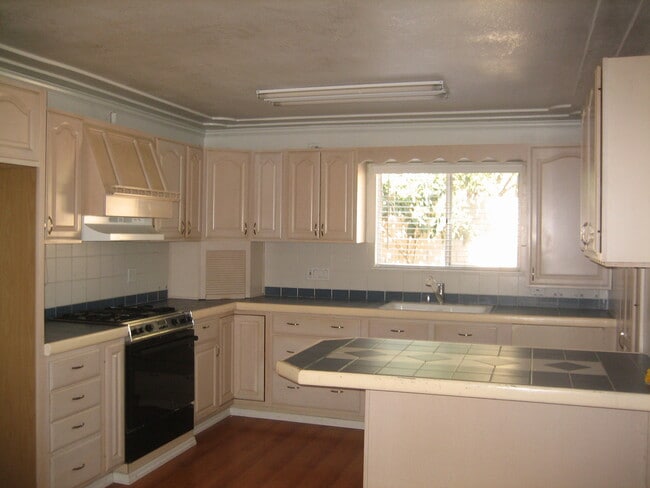 Building Photo - 1431 Alta Ave