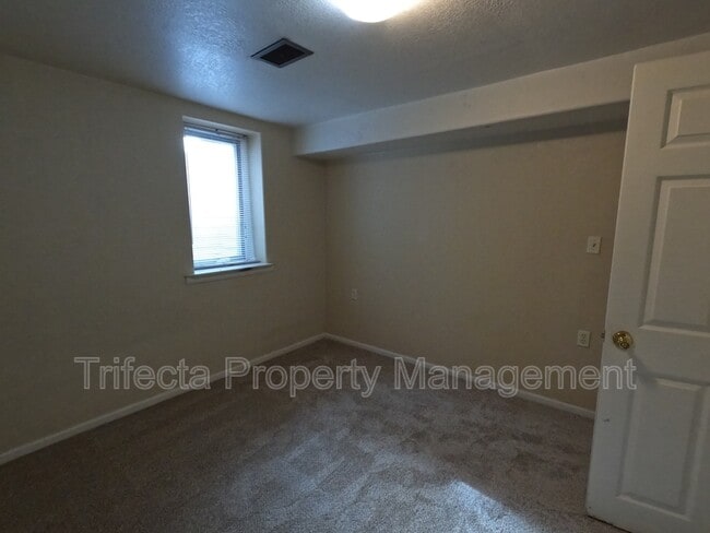 Building Photo - 622 Miller Dr