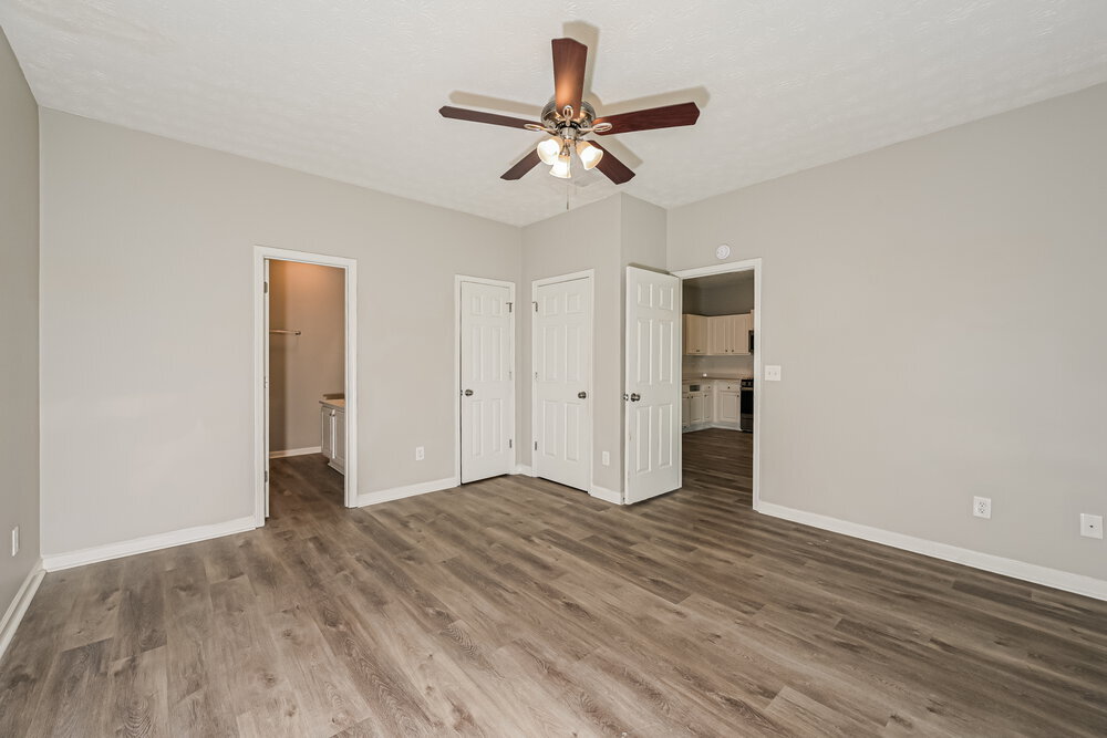 Building Photo - 444 Village Bluff Dr