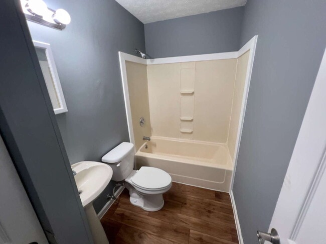 Building Photo - 2 Bed 1 Bath Apartment in Fair Play