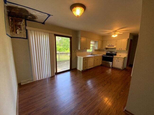 Building Photo - 4209 Defoe Dr