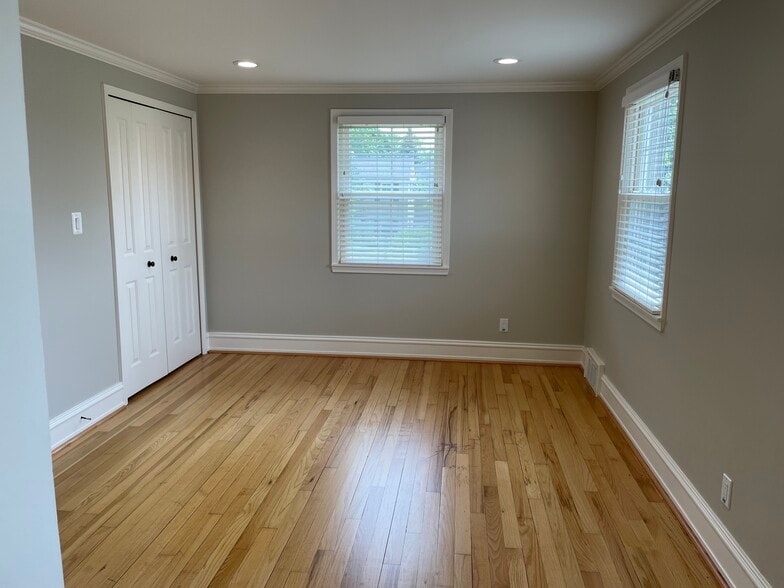 Spacious Primary with 3 windows and 2 closets - 1620 Graefield Rd