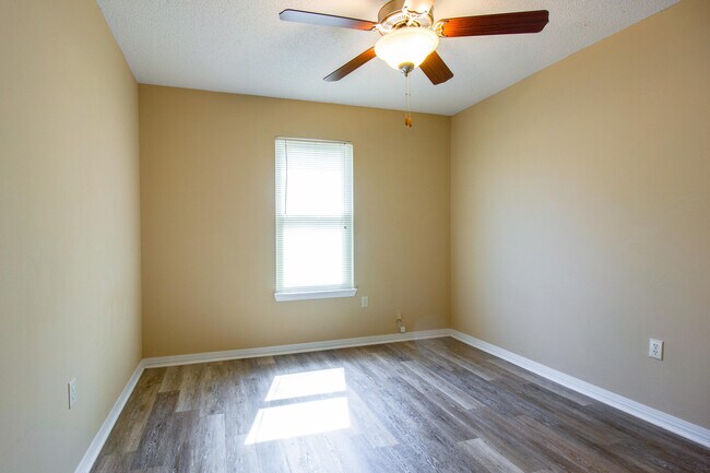 Building Photo - 4724 Whitewater Ln