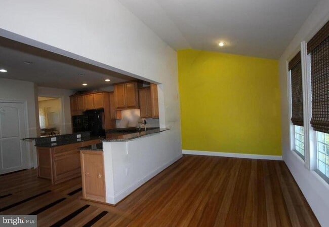 Building Photo - 612 Samantha Ct