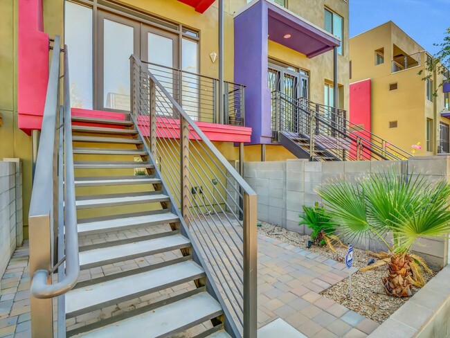 Building Photo - Beautiful Property with Contemporary Flair