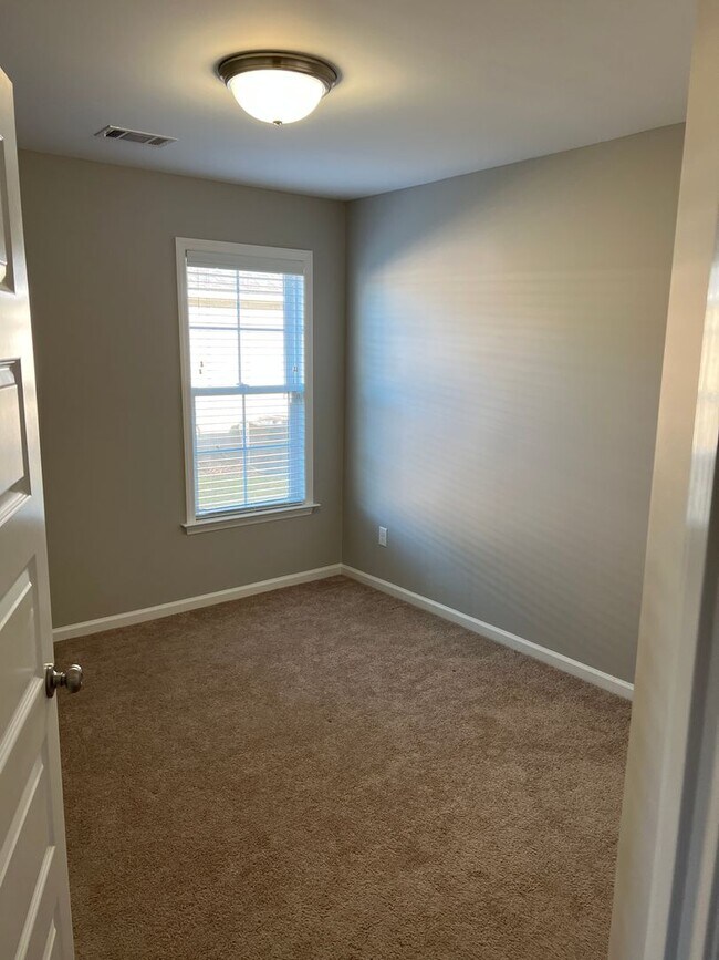 Building Photo - 4BR/2BA in Valdosta Available Mid-April