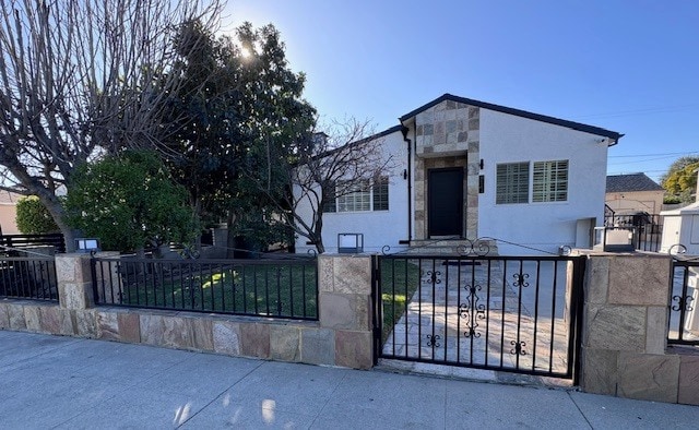 Building Photo - 653 N Buena Vista St