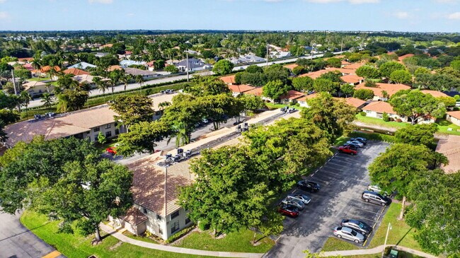 Building Photo - 9810 Pineapple Tree Dr