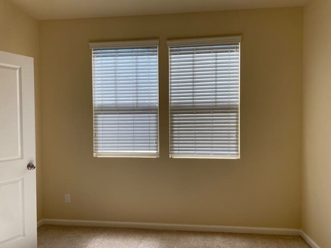 Building Photo - Great 3 bedroom/2.5 bath duplex w/2 car garage!