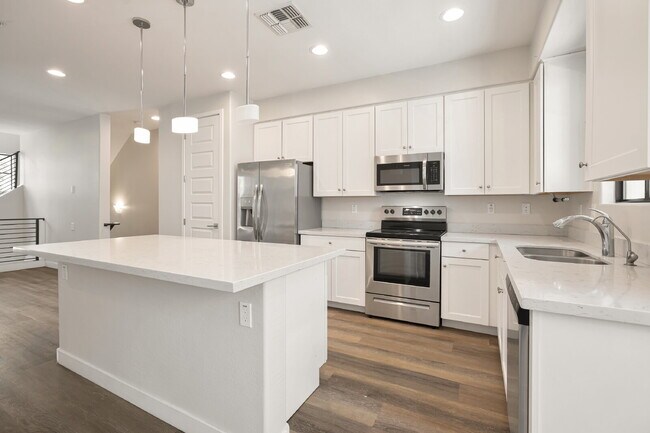 Building Photo - Sophisticated Camelback Corridor Tri-Level Townhome now available!