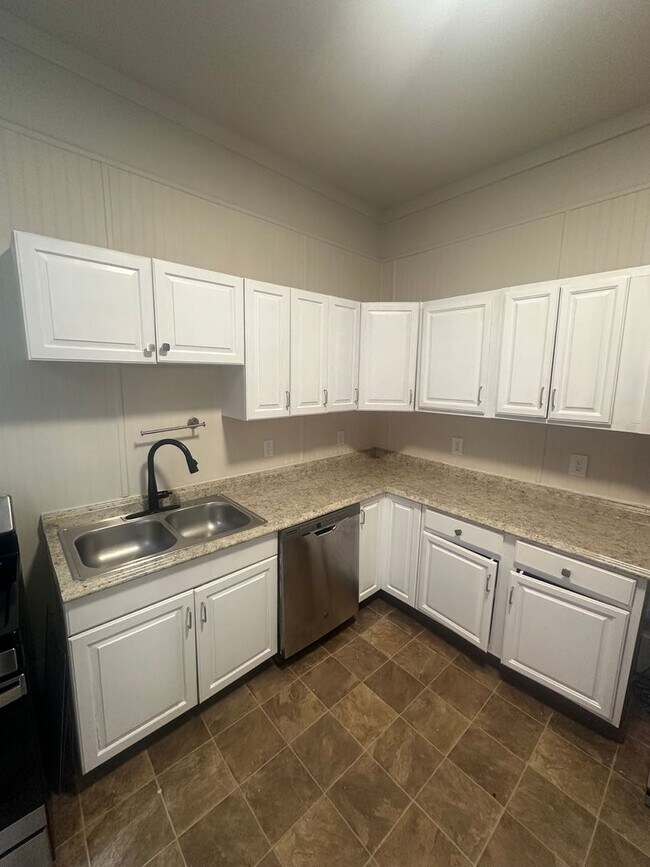 Building Photo - 409 Walnut St