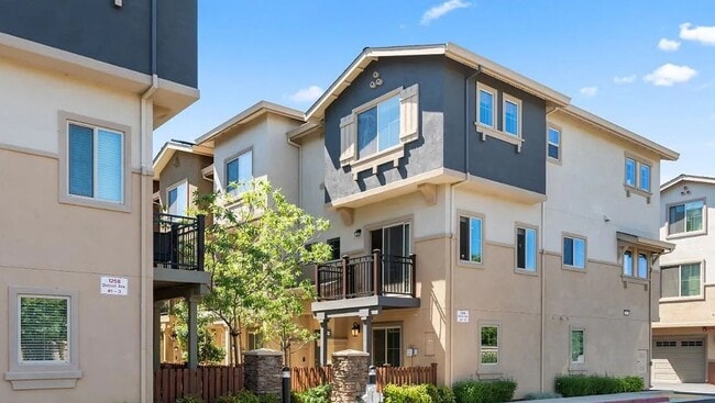 Building Photo - Spacious 5-Bedroom Home with Room to Live, Work & Relax